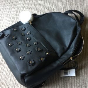 Very cute big black backpack! 🌼